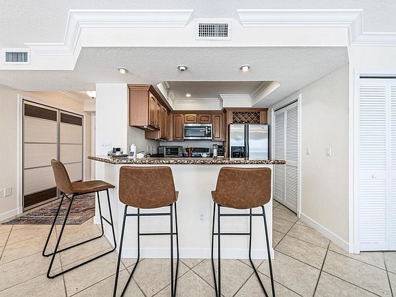 4th image of 151 NE 16th Avenue #380