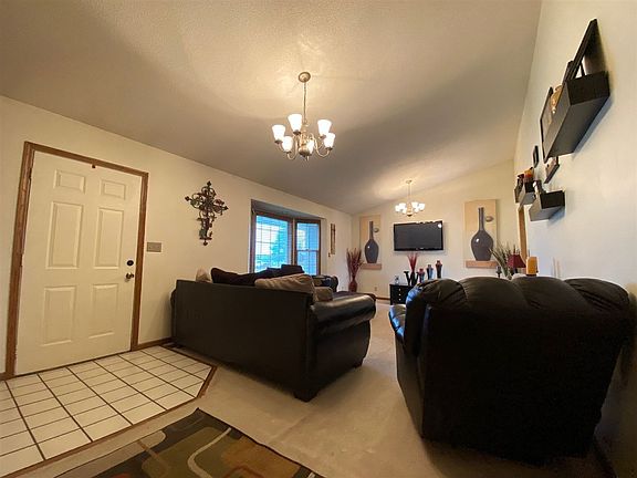 4th image of 1217 Hillside Dr