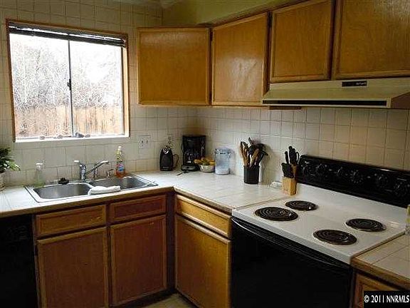 3rd image of 971 Norris Dr