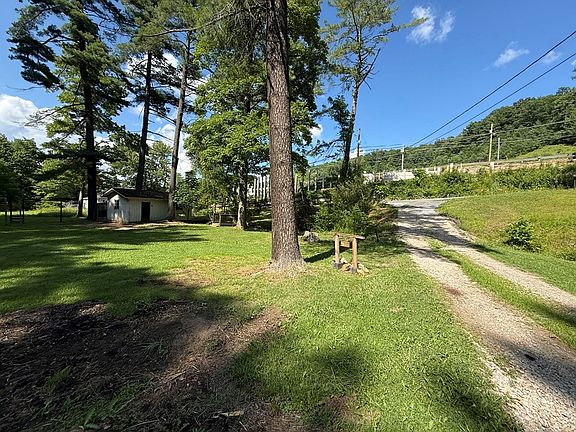 5th image of 310 Mathis Dr