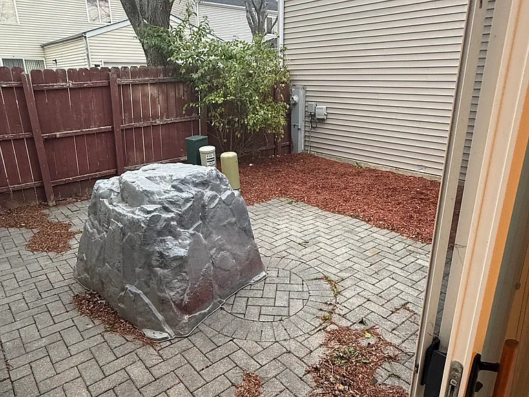 916 Symphony Dr — Photo 2
