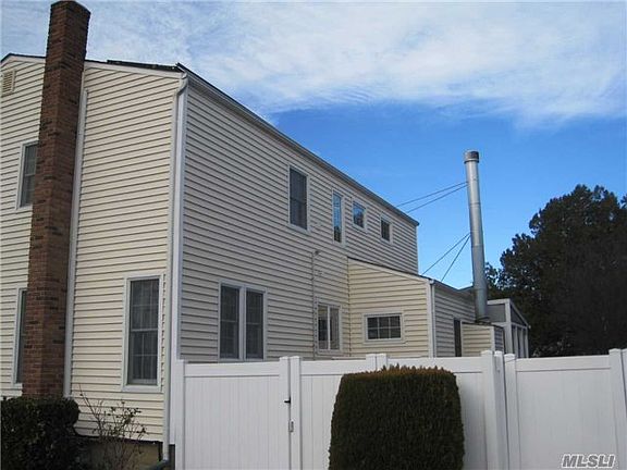 2nd image of 181 Massapequa Ave