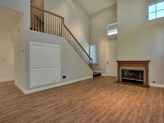 4th image of 6372 Poppyfield St