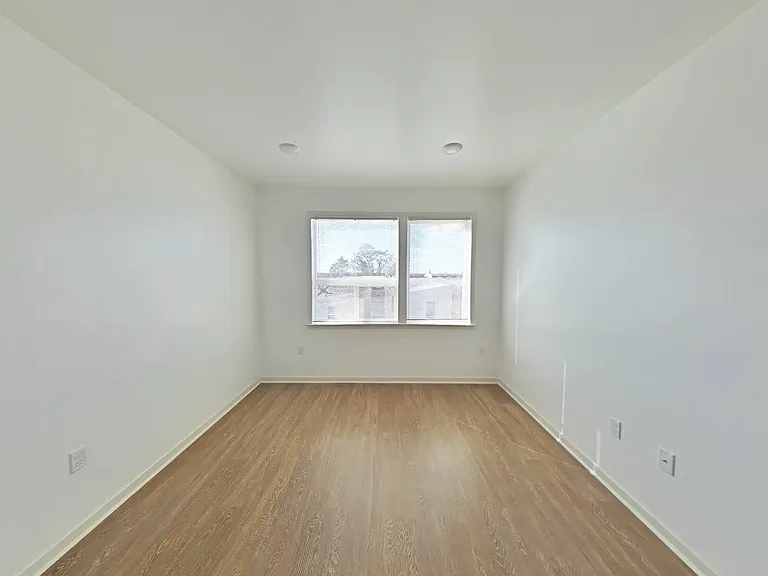 4114 Lauriston Street — Photo 12