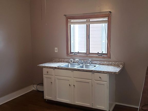 4th image of 96 Brunswick Blvd