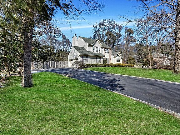 3rd image of 22 Mayberry Dr