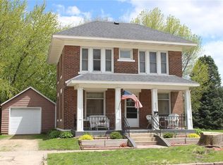 622 N Sycamore St, Monticello, IA 52310