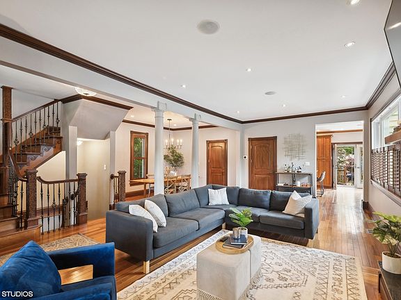 5th image of 134 N Lombard Ave