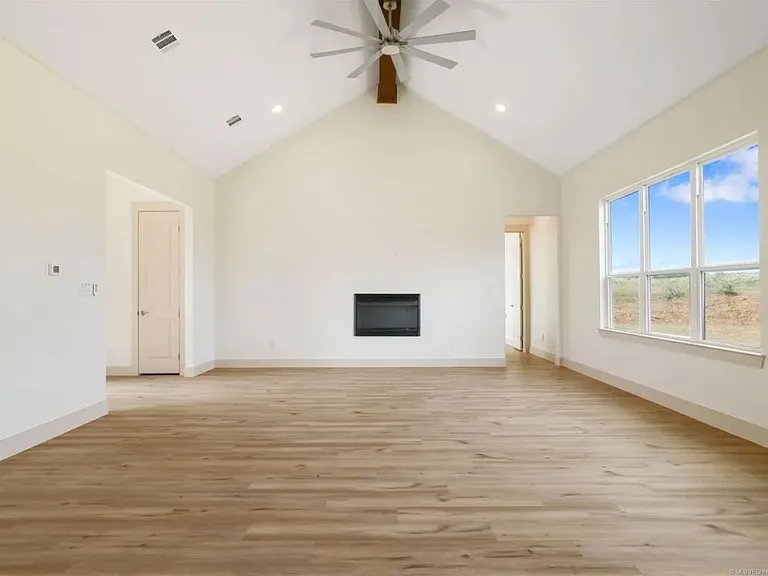 211 Vaughn Ln — Photo 35