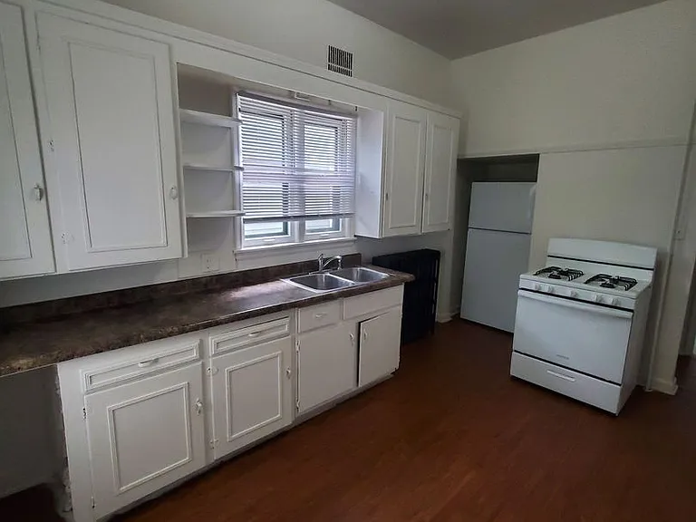 2610 W. Juneau Ave. (Duplex) — Photo 10