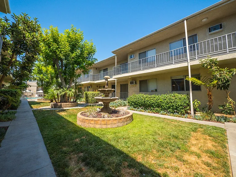 20317 Saticoy St — Photo 43