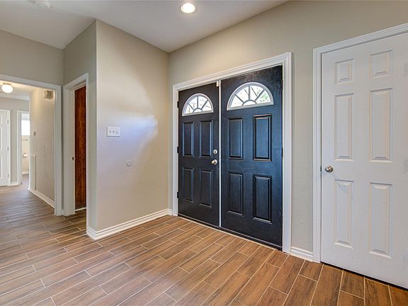 4th image of 1063 Apache Falls Dr