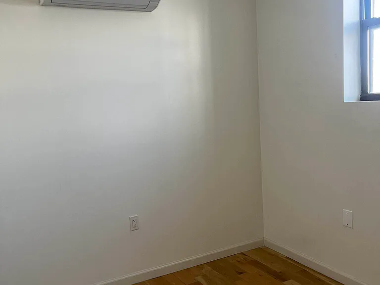 217 India St #2R — Photo 8