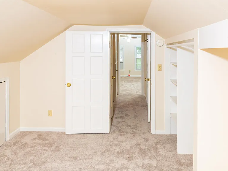 657 Montclair Dr — Photo 16
