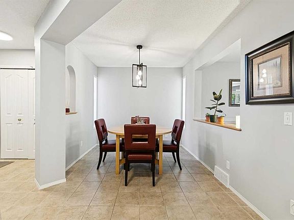 3rd image of 118 W Citadel Crest Park NW