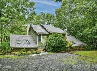 2 Blue Bird Ln, Fairview, NC 28730