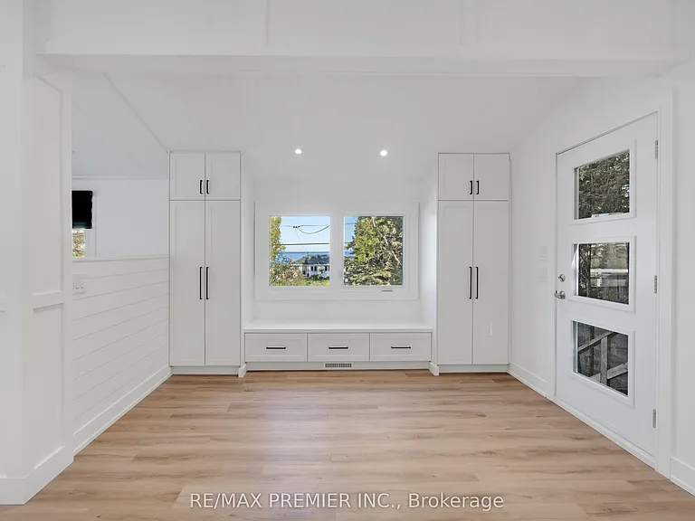 891 Tiny Beaches Rd S — Photo 3