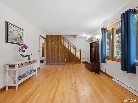 5th image of 11 Birdseye Rd Extension