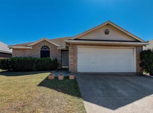 1704 Cedar Tree Dr, Fort Worth, TX 76131