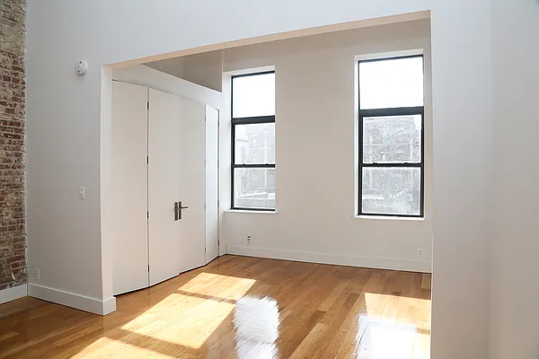 Rented by EXR | media 75