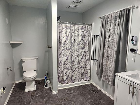 2nd image of 250 Wilson St