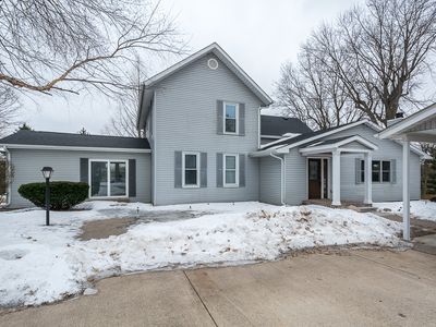 6030 Crow Creek Rd, Bettendorf, IA, 52722