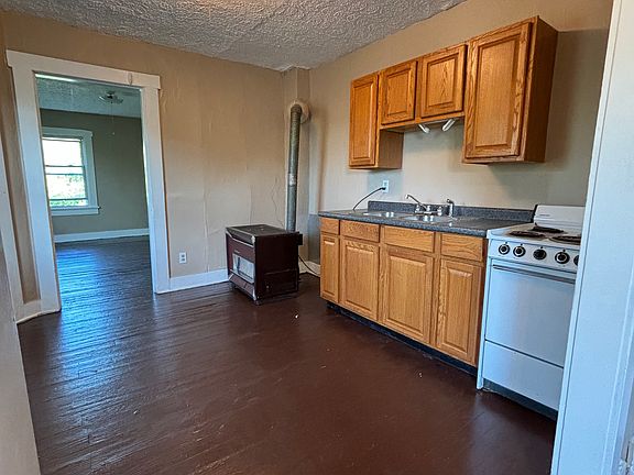 2nd image of 218 N Irwin St