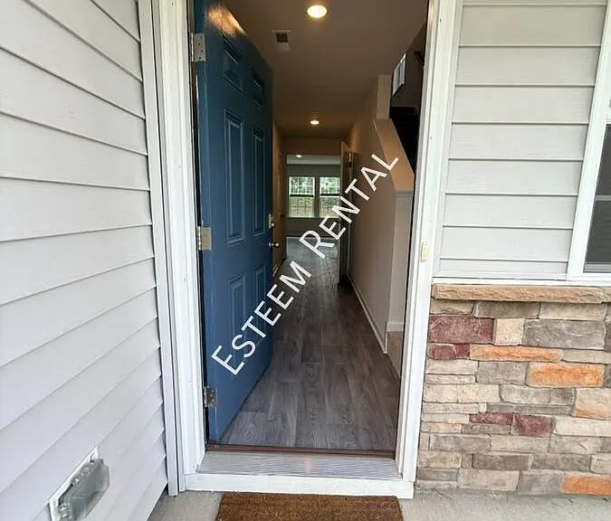 135 Palm Dr — Photo 2