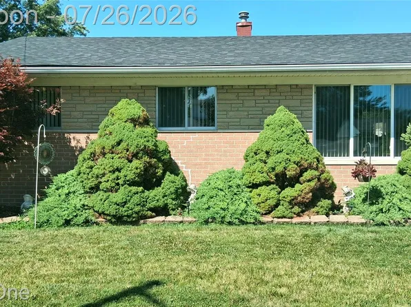 23231 Glenbrook St, Saint Clair Shores, MI 48082