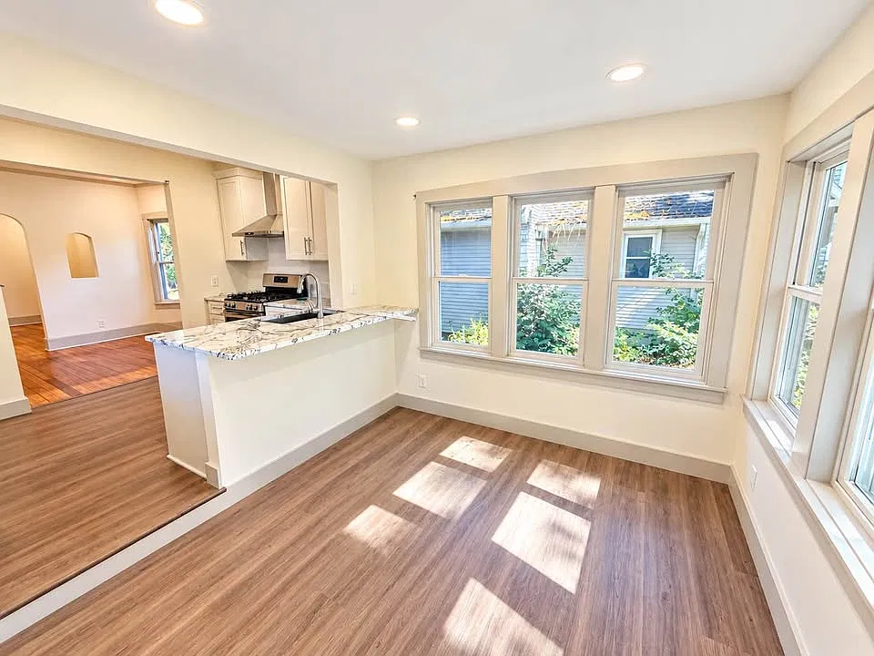 2 bed, 1100 sqft, $2,300 — Photo 4