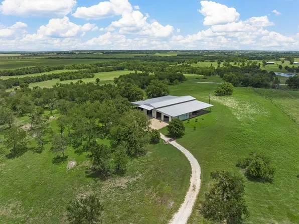 404 County Road 459, Lott, TX 76656