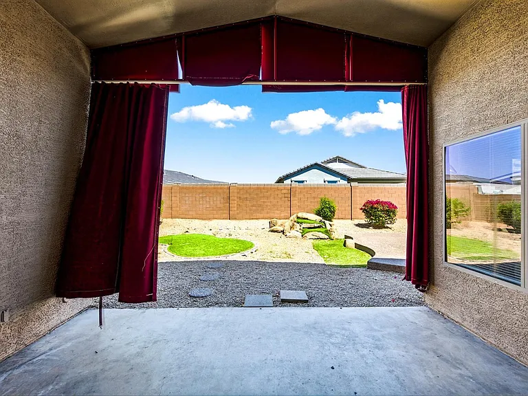 8205 S 45th Ln — Photo 14
