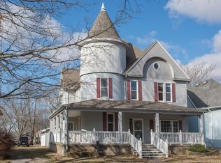 4 S Pine St, Villa Grove, IL 61956