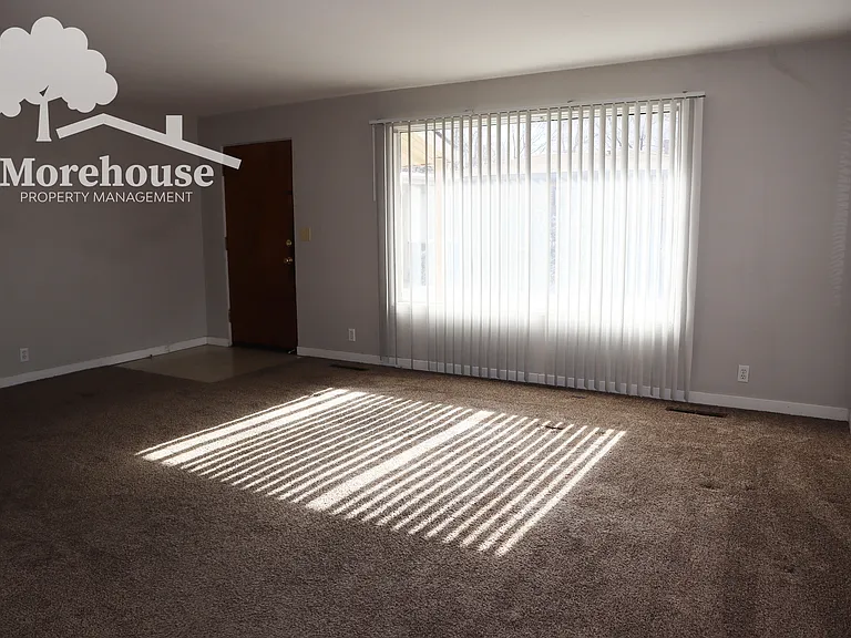 2404 S Stanley St — Photo 2