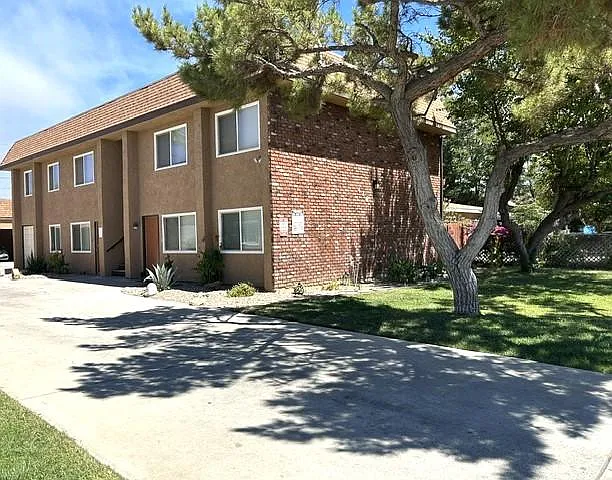 426 N Buena Vista St #1 — Photo 2
