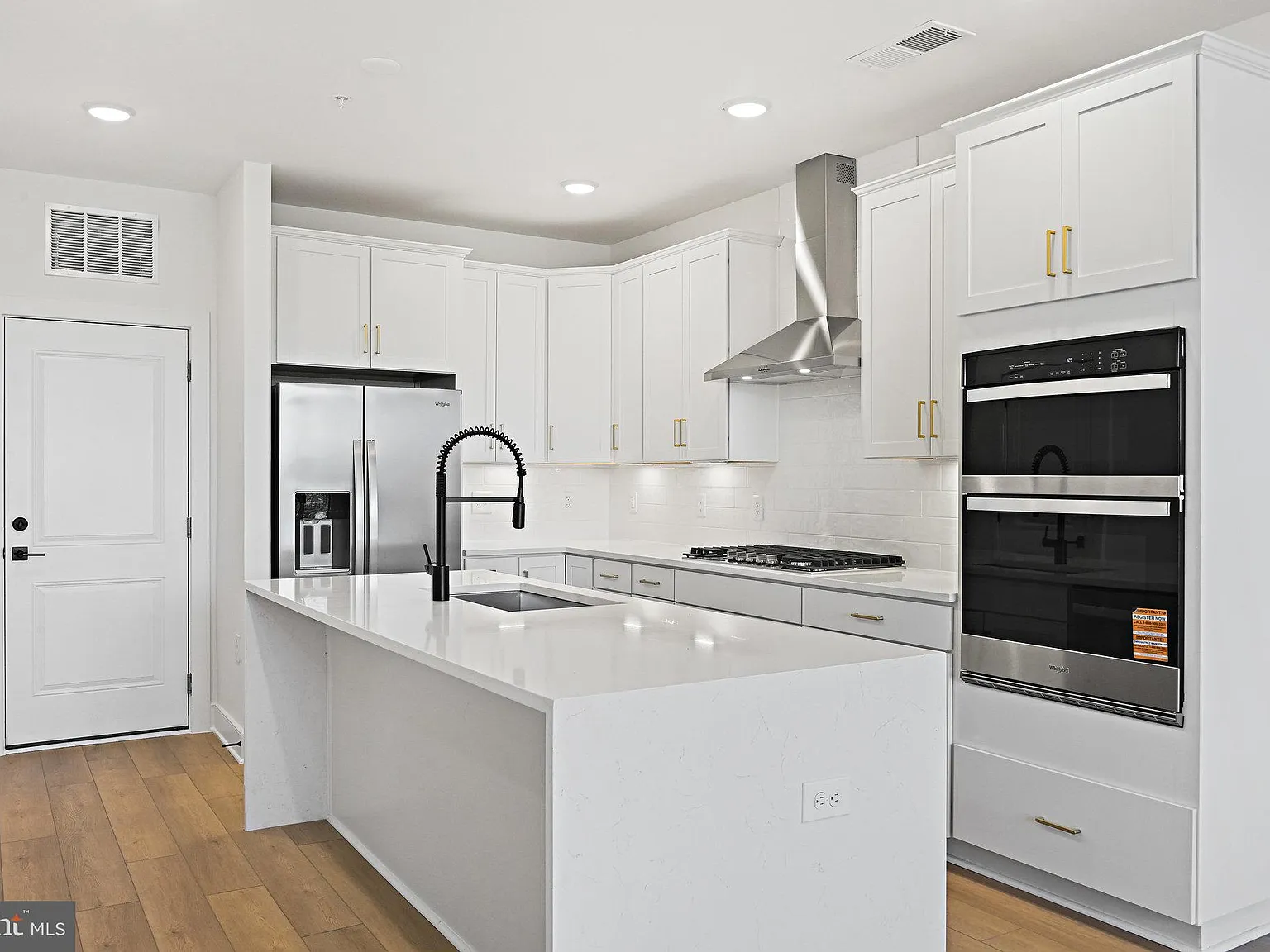 3 bed, 2.5 bath, 1572 sqft, $3,250 — Photo 3