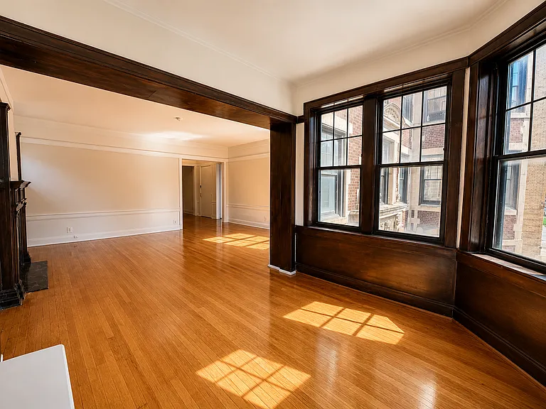 3935 N Pine Grove Ave #14-J — Photo 3