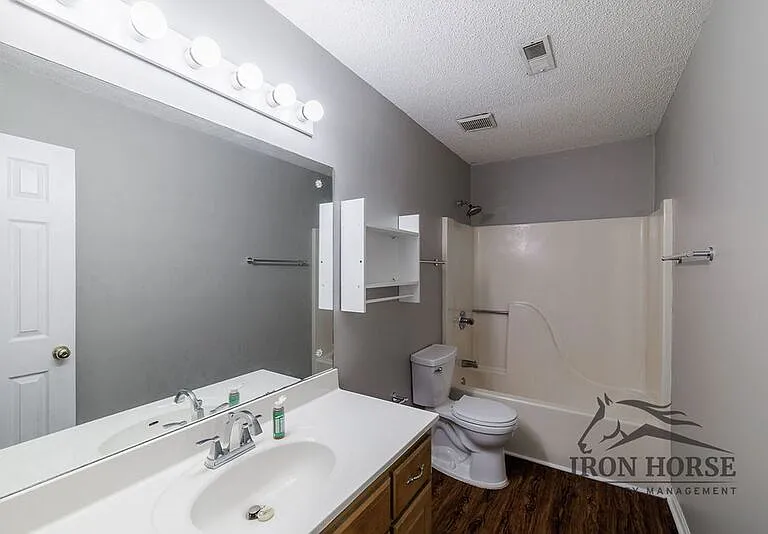 2165 S Milledge Ave #F8 — Photo 18