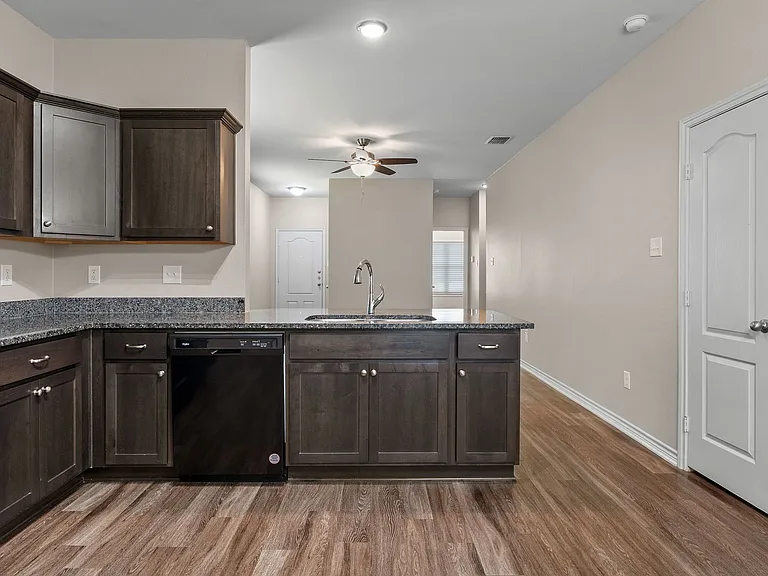 900A Hamilton Park Dr — Photo 8