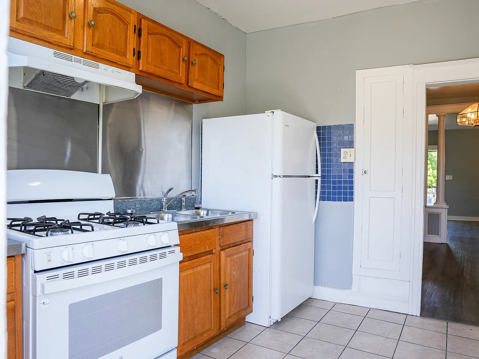 2 bed, 1.0 bath, $2,100 — Photo 4