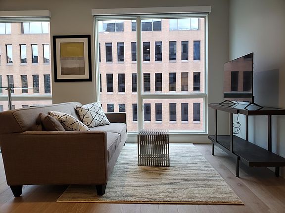 5th image of 1204 N Clark St #508