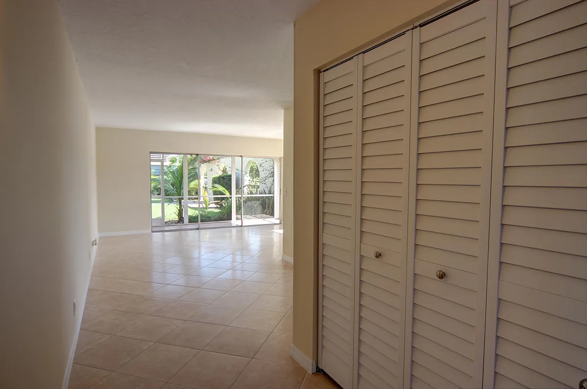 Building Photo - 342 Southwind Dr #114