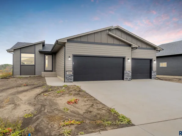 904 N Juniper St, Lennox, SD 57039