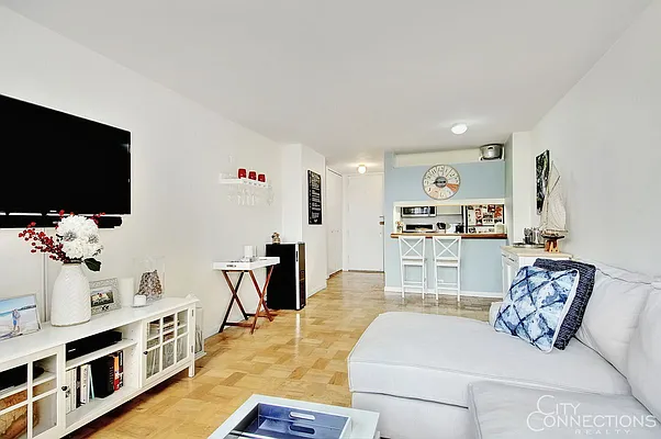 Rented by City Connections Realty | media 12