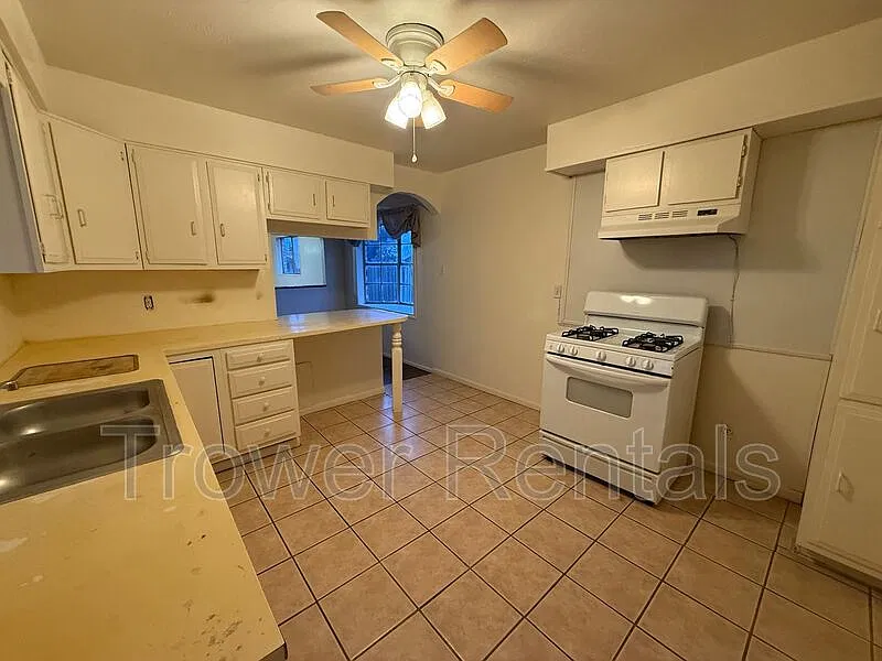 3 bed, 2.0 bath, 1200 sqft, $1,600 — Photo 4