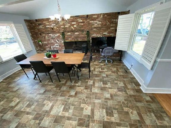 5th image of 1528 N Laurel Ave