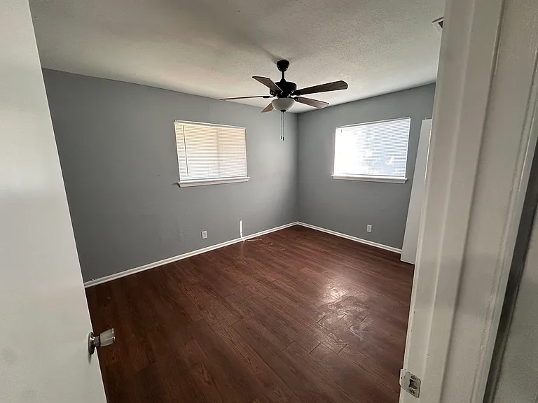 5221 Borchers Dr — Photo 4