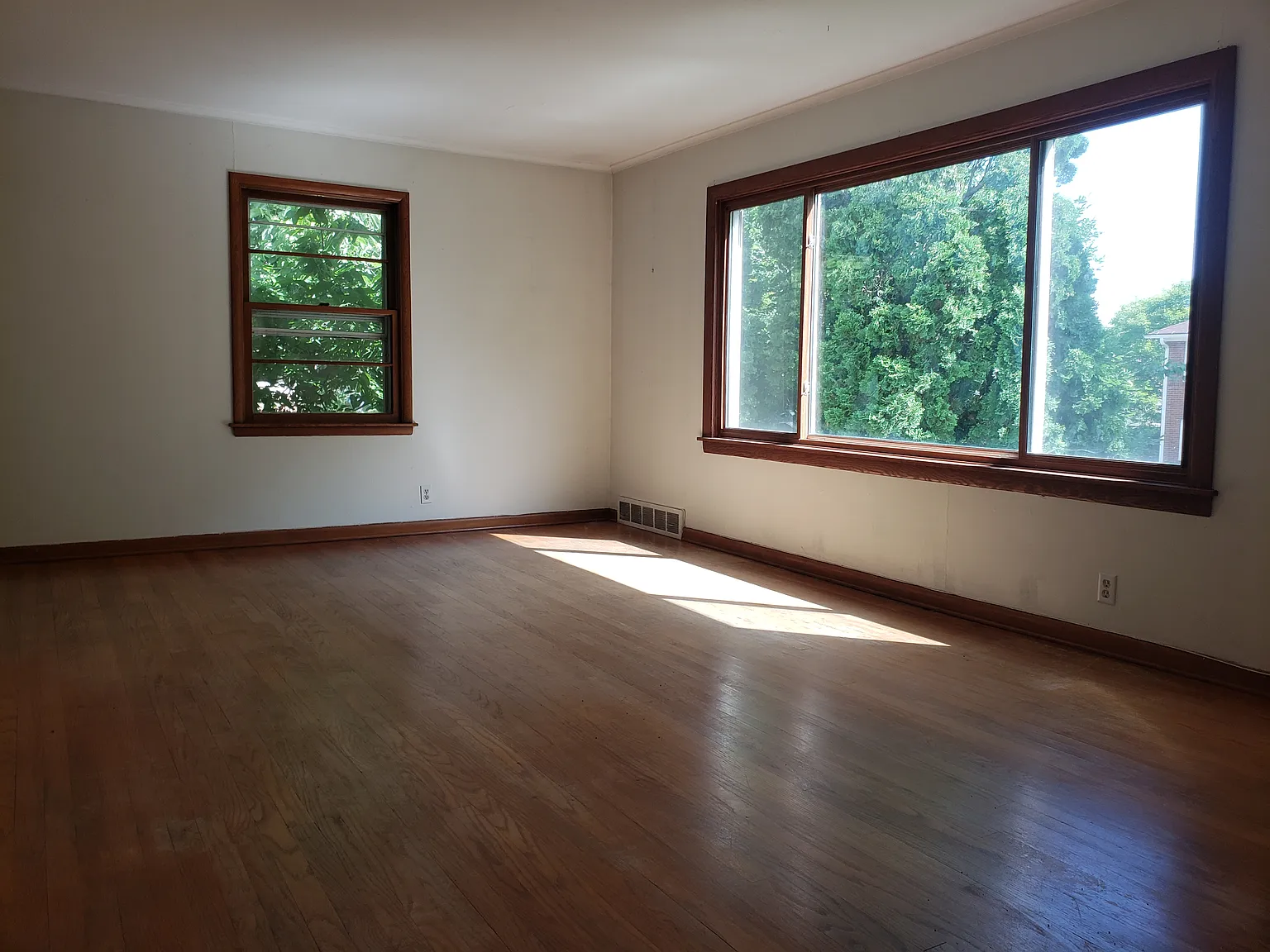 2 bed, 1042 sqft, $1,400 — Photo 3