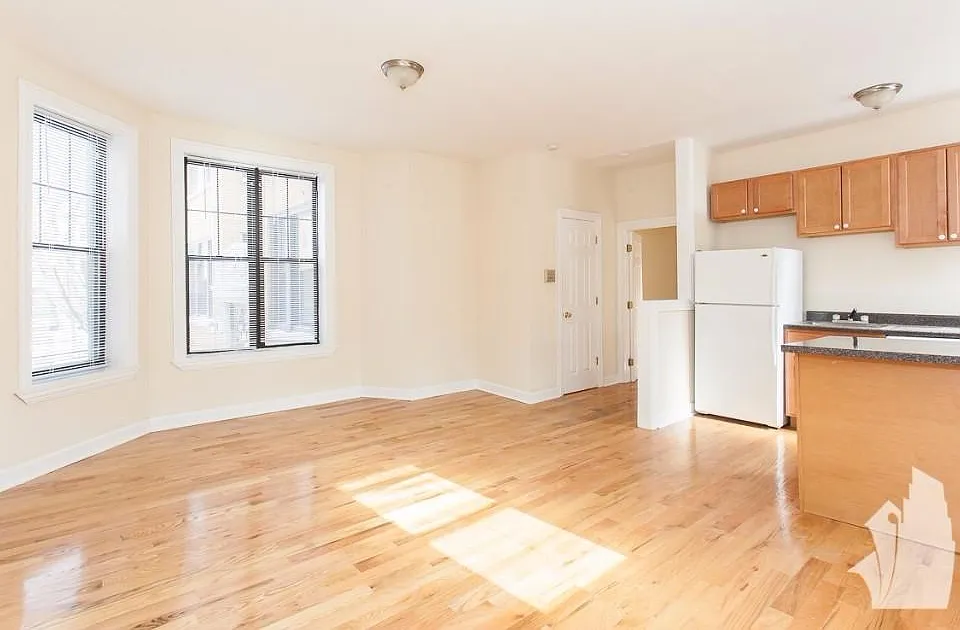 720 W Barry Ave #3