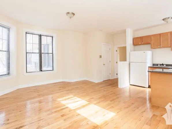 720 W Barry Ave #3, Chicago, IL 60657